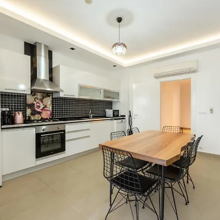W Balcony And Pool In Antalya Apartmán