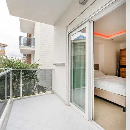 W Balcony And Pool In Antalya Apartmán