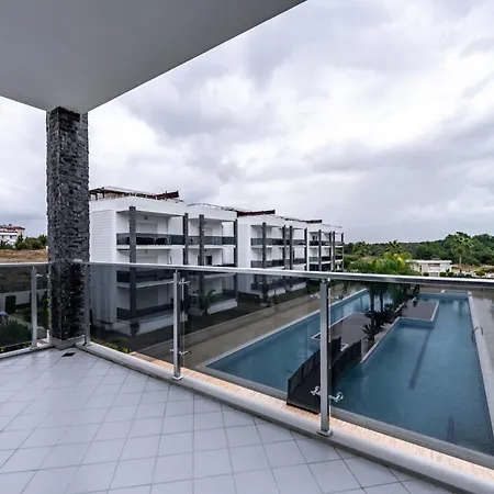 W Balcony And Pool In Antalya Apartmán Side